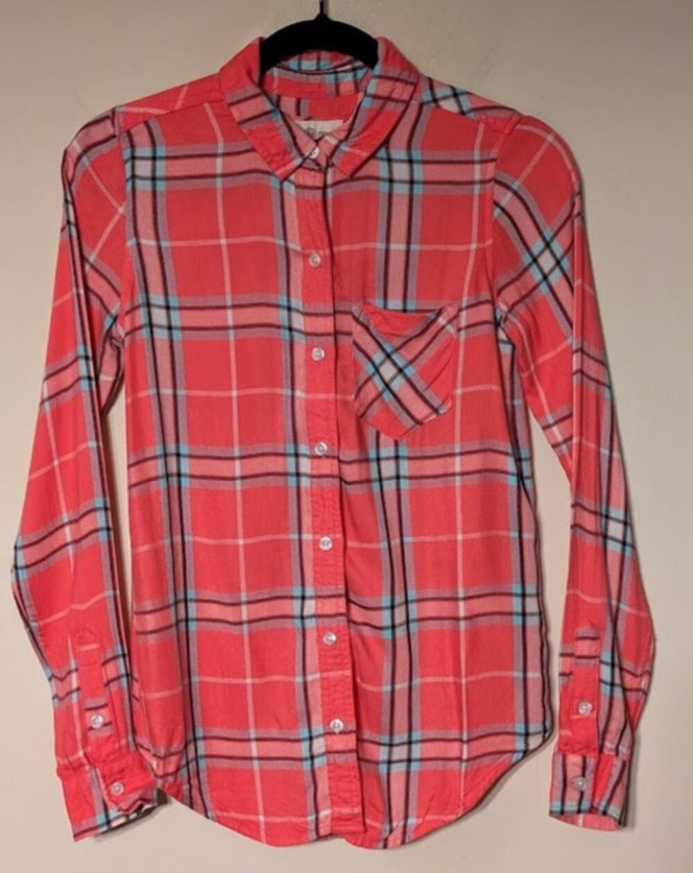 SO Brand Size XS Perfect Shirt Long Sleeve Button Down Relaxed Fit Pink Plaid